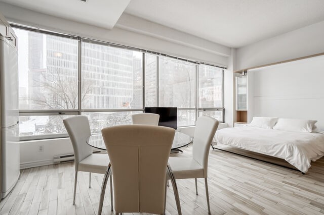 Downtown - Montreal  1 b. $78/day. Apartment for rent in Downtown - Montreal