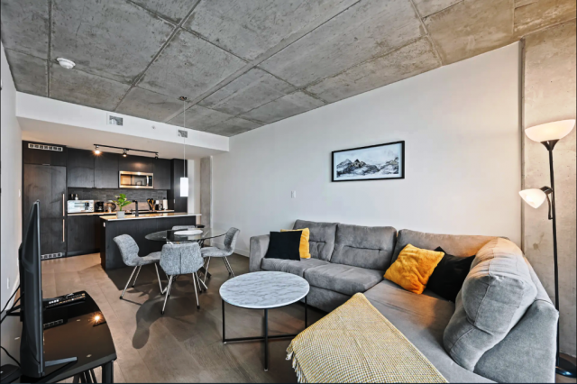 Ville-Saint-Laurent  1 b. $100/day. Apartment for rent in Ville-Saint-Laurent