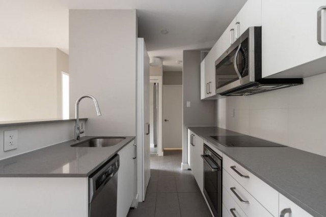 Appartement 2 1/2  2 025 $/mois. Appartement à louer 