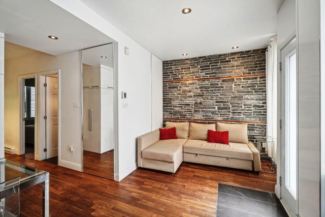 Quartier latin and south-central  1 b. $67/day. Apartment for rent in Quartier latin and south-central