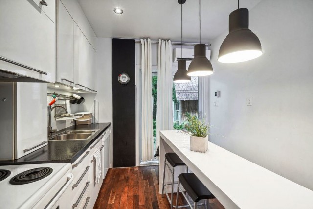 Quartier latin and south-central  1 b. $67/day. Apartment for rent in Quartier latin and south-central
