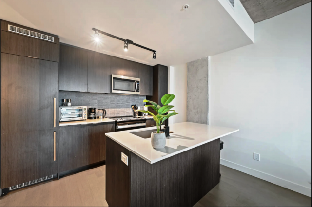 Ville-Saint-Laurent  1 b. $100/day. Apartment for rent in Ville-Saint-Laurent
