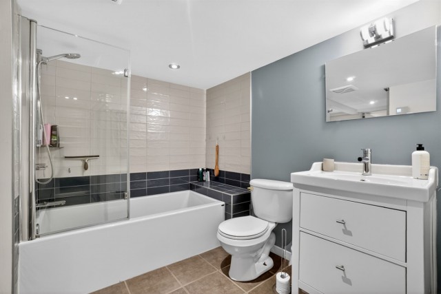 Hochelaga-Maisonneuve  3 b. $115/day. Apartment for rent in Hochelaga-Maisonneuve