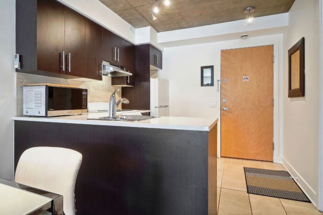 Quartier latin and south-central  1 b. $78/day. Apartment for rent in Quartier latin and south-central