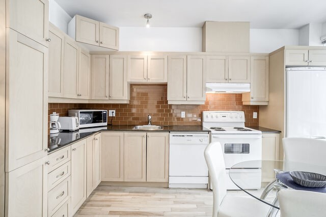 Downtown - Montreal  1 b. $78/day. Apartment for rent in Downtown - Montreal