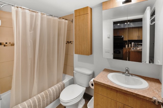 Quartier latin and south-central  1 b. $78/day. Apartment for rent in Quartier latin and south-central