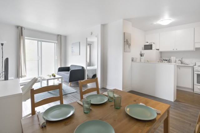 Plateau Mont-Royal Apartment 2 b. $1,895/month. Apartment for rent in Plateau Mont-Royal