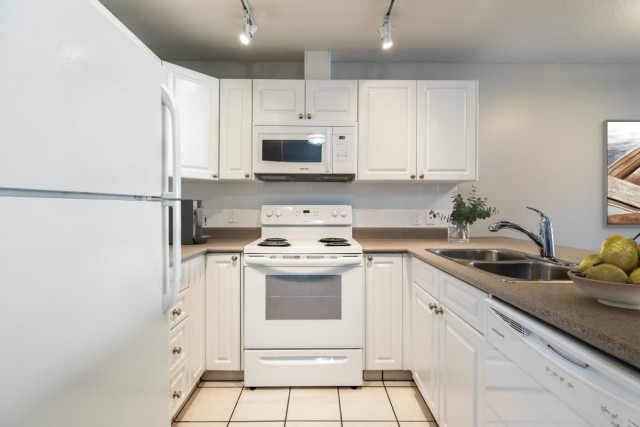 Calgary Apartment Studio $2,195/month. Apartment for rent in Calgary