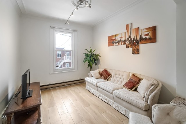 Ville-Emard and Cote-St-Paul  2 b. $76/day. Apartment for rent in Ville-Emard and Cote-St-Paul