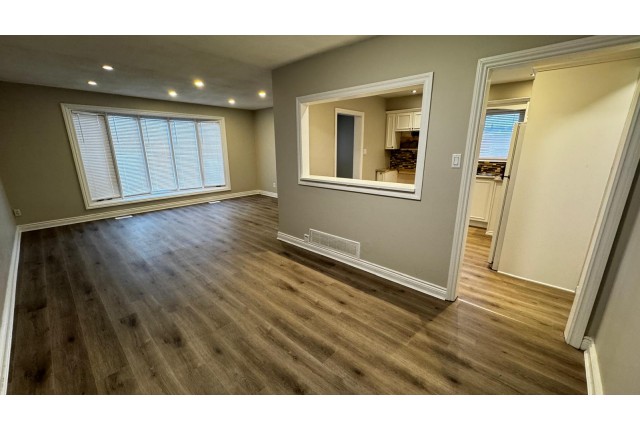 Mississauga Plex 3 b. $2,800/month. Apartment for rent in Mississauga