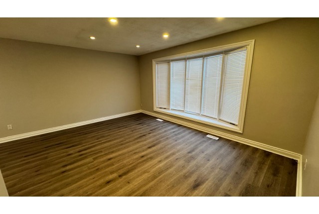 Mississauga Plex 3 b. $2,800/month. Apartment for rent in Mississauga