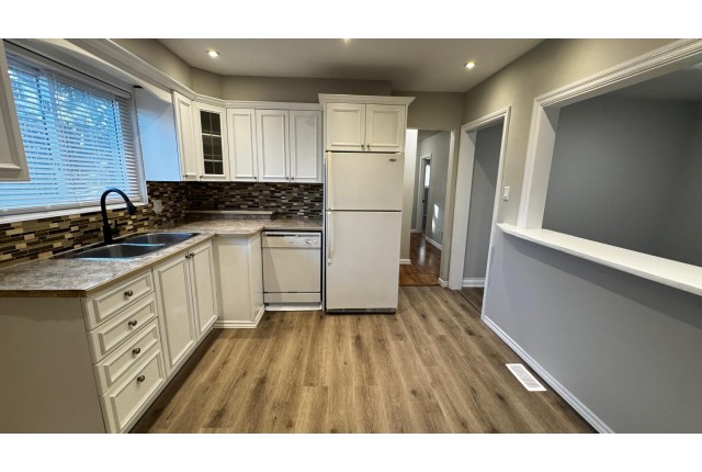 Mississauga Plex 3 b. $2,800/month. Apartment for rent in Mississauga