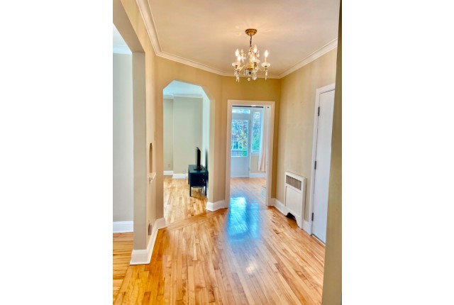 Cote-des-Neiges Plex 4+ b. $2,850/month. Apartment for rent in Cote-des-Neiges
