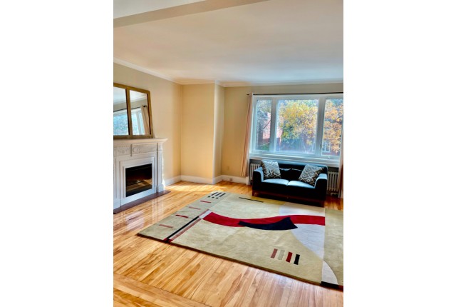 Cote-des-Neiges Plex 4+ b. $2,850/month. Apartment for rent in Cote-des-Neiges