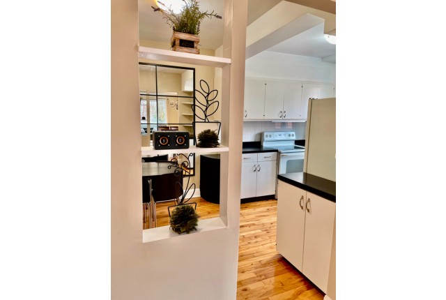Cote-des-Neiges Plex 4+ b. $2,850/month. Apartment for rent in Cote-des-Neiges