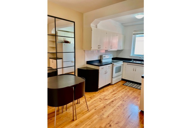 Cote-des-Neiges Plex 4+ b. $2,850/month. Apartment for rent in Cote-des-Neiges