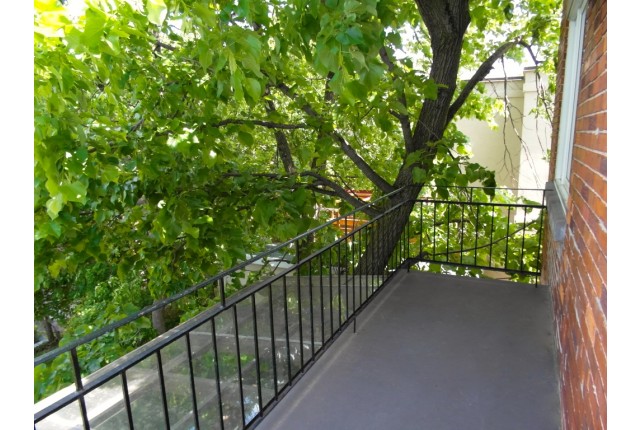 Cote-des-Neiges Plex 4+ b. $2,850/month. Apartment for rent in Cote-des-Neiges