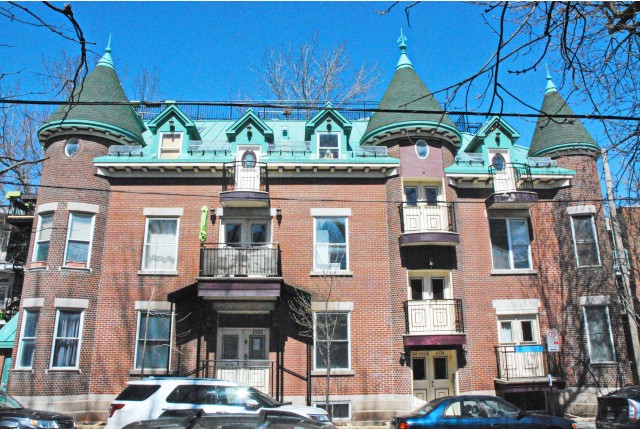 Plateau Mont-Royal House Studio $875/month. Apartment for rent in Plateau Mont-Royal
