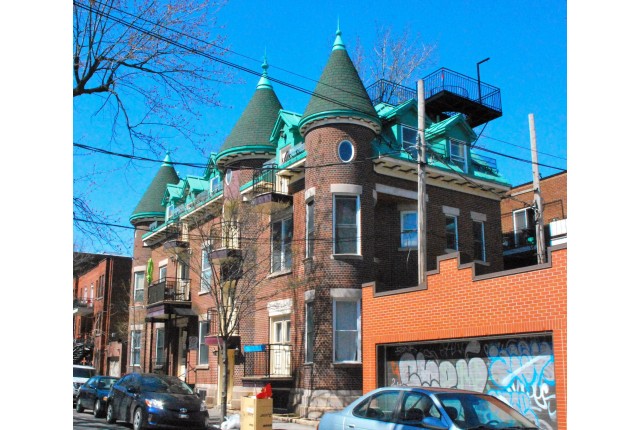 Plateau Mont-Royal House Studio $875/month. Apartment for rent in Plateau Mont-Royal