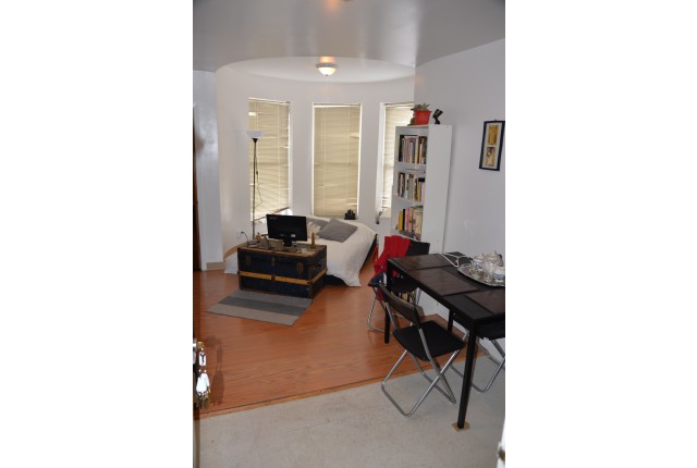 Plateau Mont-Royal House Studio $875/month. Apartment for rent in Plateau Mont-Royal