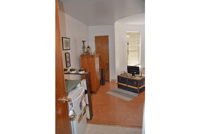 Plateau Mont-Royal House Studio $875/month. Apartment for rent in Plateau Mont-Royal