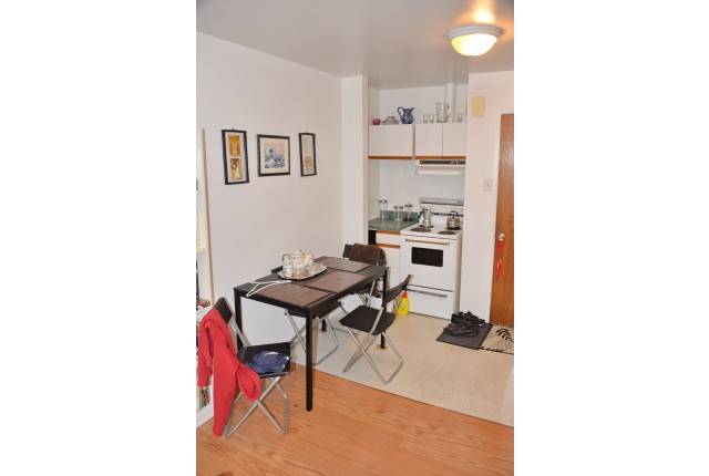 Plateau Mont-Royal House Studio $875/month. Apartment for rent in Plateau Mont-Royal