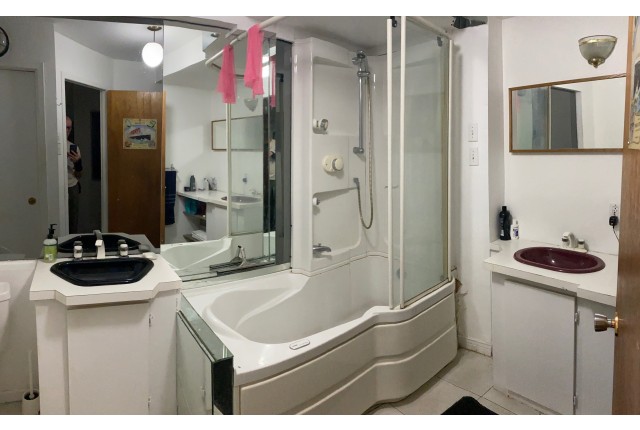Plateau Mont-Royal House Studio $875/month. Apartment for rent in Plateau Mont-Royal