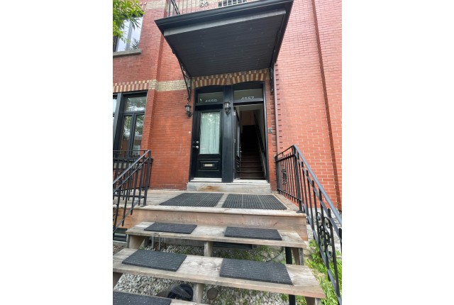 Plateau Mont-Royal Plex 3 b. $2,500/month. Apartment for rent in Plateau Mont-Royal