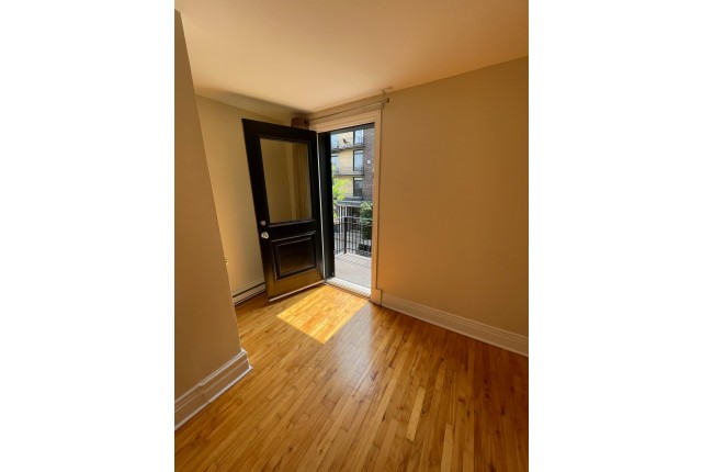 Plateau Mont-Royal Plex 3 b. $2,500/month. Apartment for rent in Plateau Mont-Royal