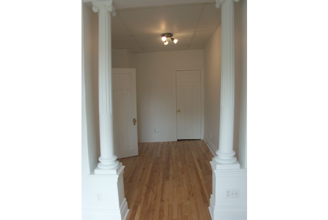 Plateau Mont-Royal Plex 2 b. $1,700/month. Apartment for rent in Plateau Mont-Royal