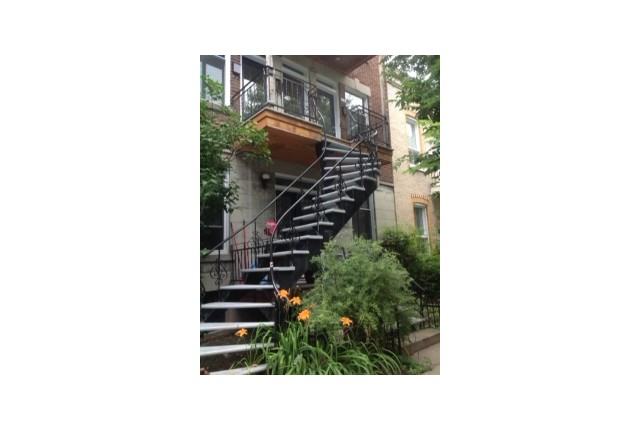 Plateau Mont-Royal Plex 2 b. $1,700/month. Apartment for rent in Plateau Mont-Royal