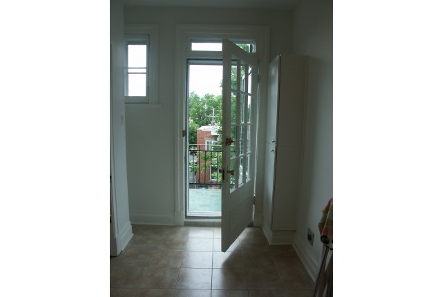 Plateau Mont-Royal Plex 2 b. $1,700/month. Apartment for rent in Plateau Mont-Royal