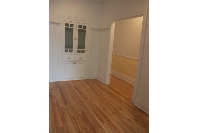 Plateau Mont-Royal Plex 2 b. $1,700/month. Apartment for rent in Plateau Mont-Royal