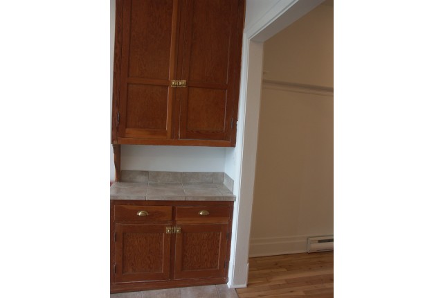 Plateau Mont-Royal Plex 2 b. $1,700/month. Apartment for rent in Plateau Mont-Royal