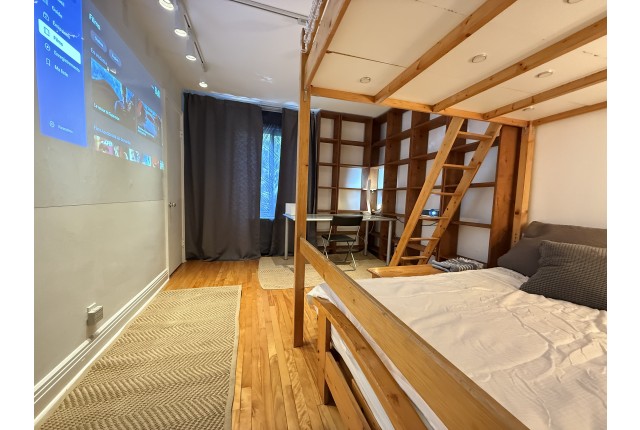 Cote-des-Neiges Plex Single rm $1,200/month. Apartment for rent in Cote-des-Neiges