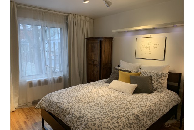 Cote-des-Neiges Plex Single rm $1,200/month. Apartment for rent in Cote-des-Neiges