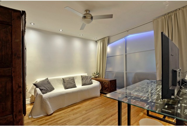 Cote-des-Neiges Plex Single rm $1,200/month. Apartment for rent in Cote-des-Neiges