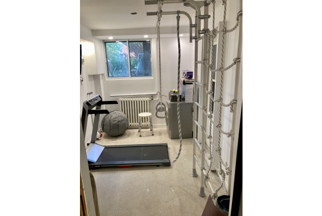 Cote-des-Neiges Plex Single rm $1,200/month. Apartment for rent in Cote-des-Neiges