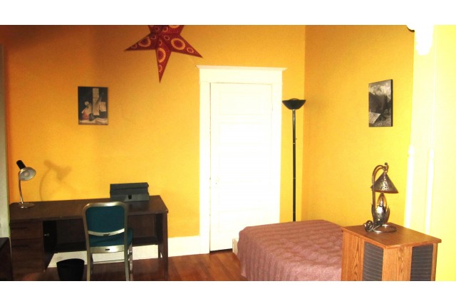 Notre-Dame-de-Grace Plex 4+ b. $800/month. Apartment for rent in Notre-Dame-de-Grace