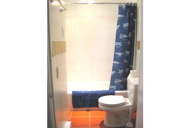 Notre-Dame-de-Grace Plex 4+ b. $800/month. Apartment for rent in Notre-Dame-de-Grace