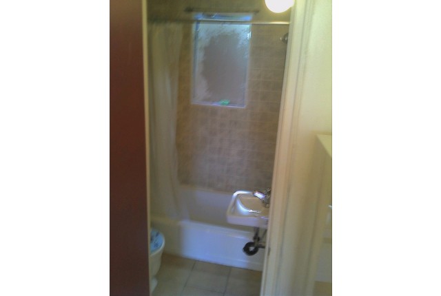 Park-Extension Apartment Studio $850/month. Apartment for rent in Park-Extension