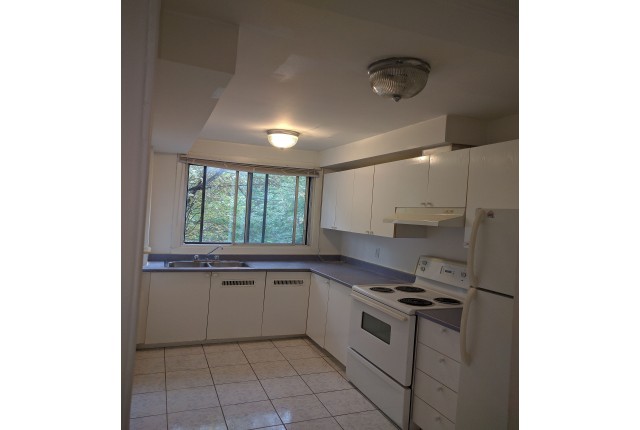 Cote-des-Neiges Apartment 2 b. $1,395/month. Apartment for rent in Cote-des-Neiges