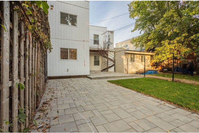 Villeray Plex 3 b. $1,900/month. Apartment for rent in Villeray