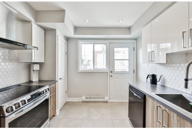 Mercier and Nouveau-Rosemont Plex 3 b. $1,850/month. Apartment for rent in Mercier and Nouveau-Rosemont