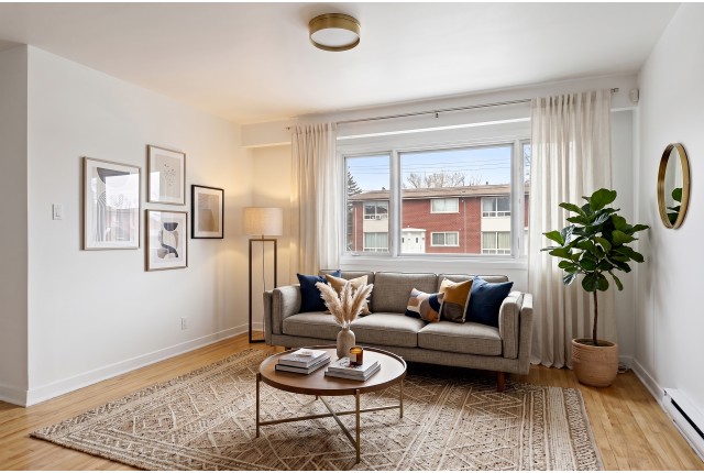 Longueuil Plex 3 b. $1,495/month. Apartment for rent in Longueuil