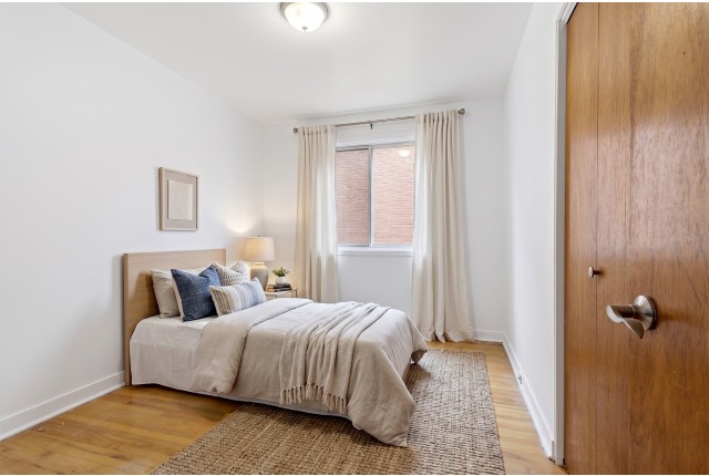 Longueuil Plex 3 b. $1,495/month. Apartment for rent in Longueuil
