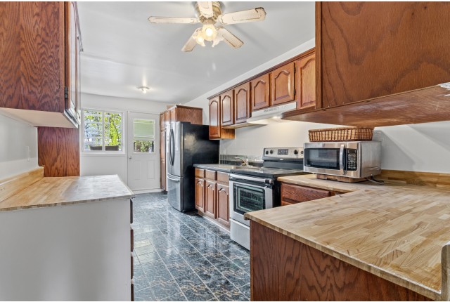 Longueuil Plex 3 b. $1,495/month. Apartment for rent in Longueuil