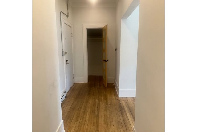Notre-Dame-de-Grace Condo 1-2 b. $1,600/month. Apartment for rent in Notre-Dame-de-Grace