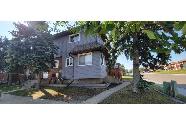 Red Deer House 2 b. $1,590/month. Apartment for rent in Red Deer