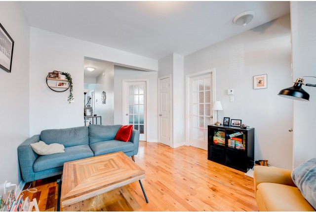 Pointe-Saint-Charles Apartment 2 b. $2,100/month. Apartment for rent in Pointe-Saint-Charles